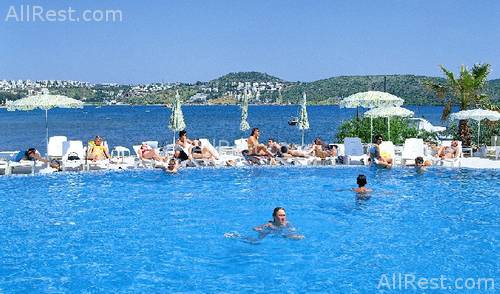 3 S Beach Club 4